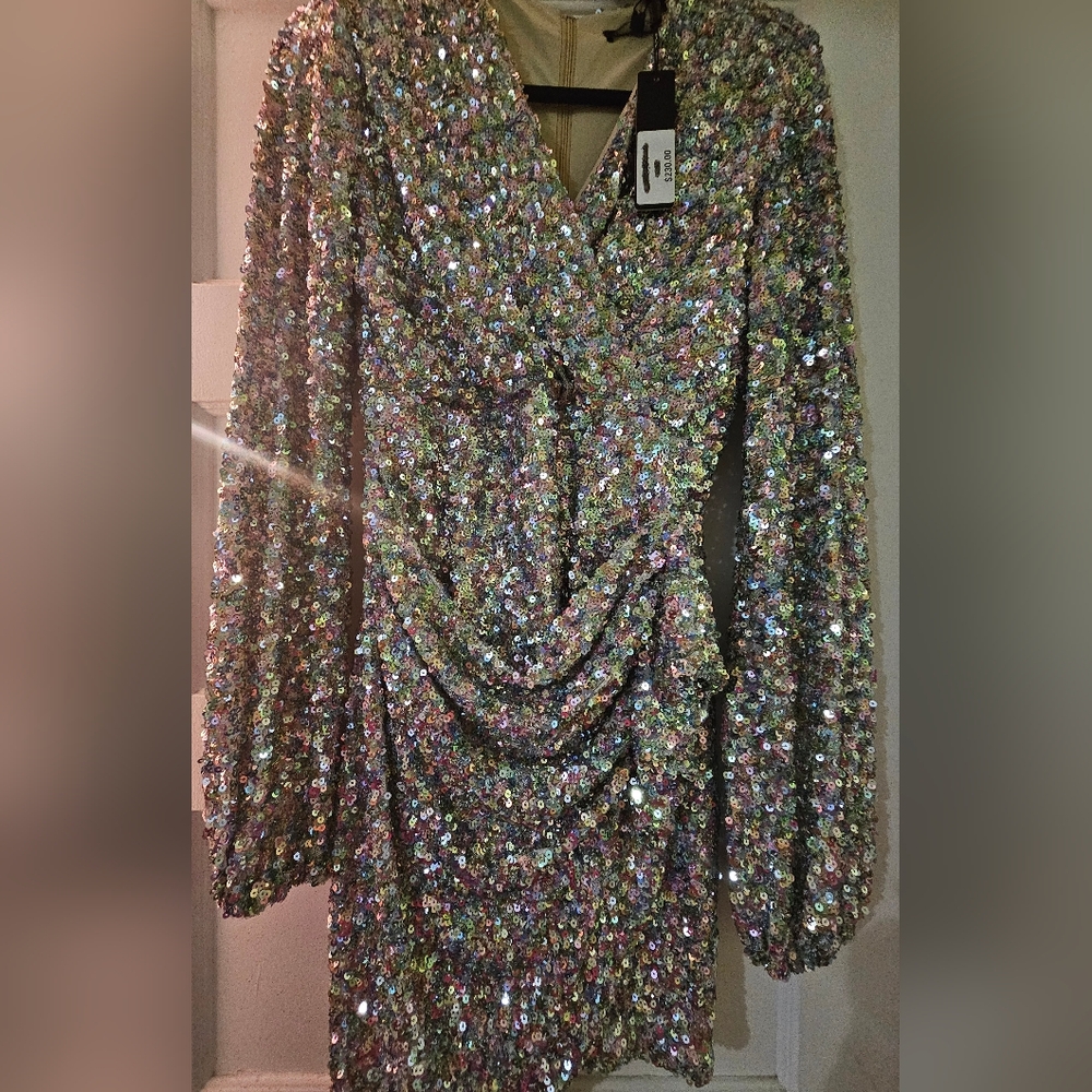 New Beulah sequins mini dress. Size L.